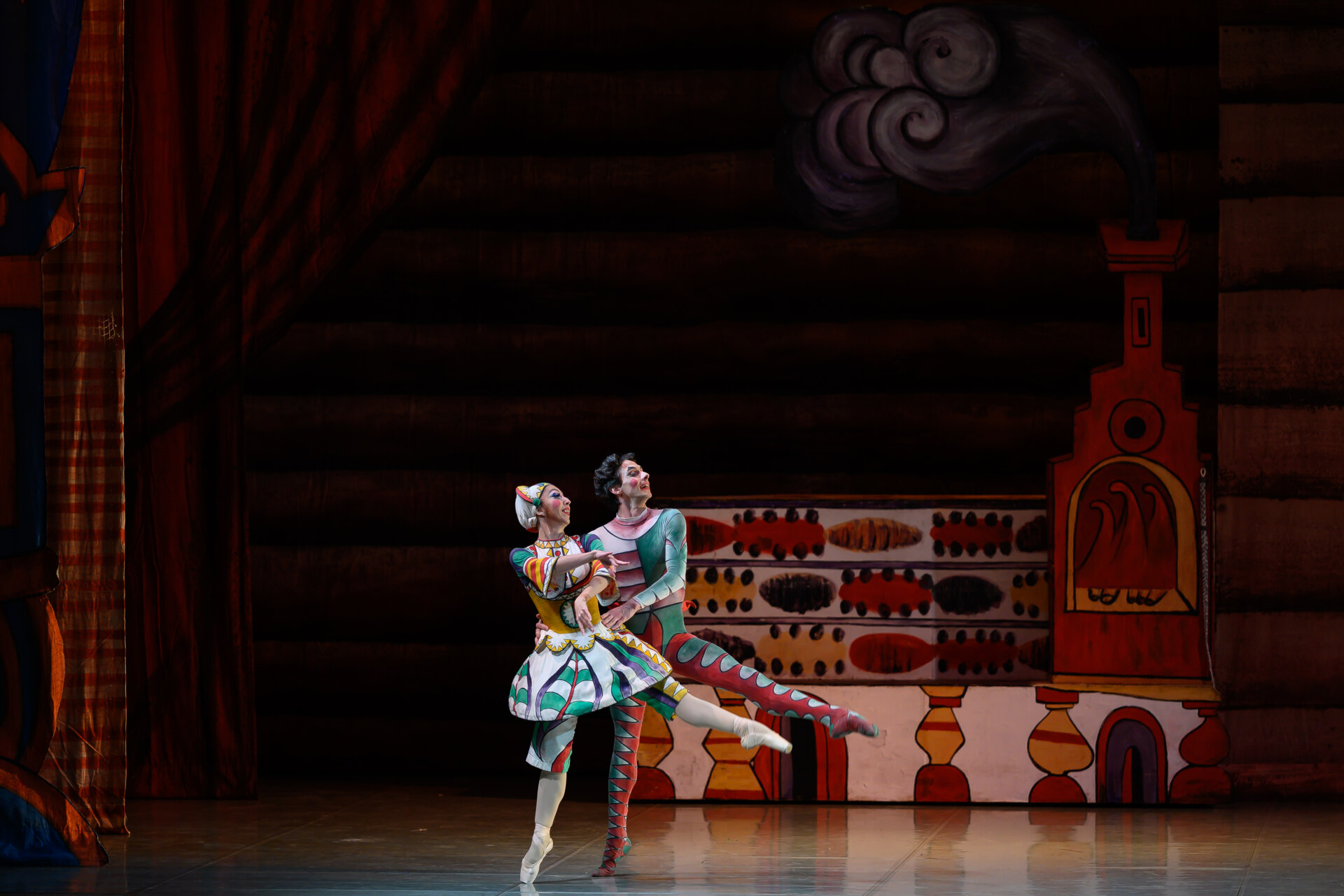 Қоғамдық көлікте жыныстық қатынас кезінде қыздар зәр шығарады