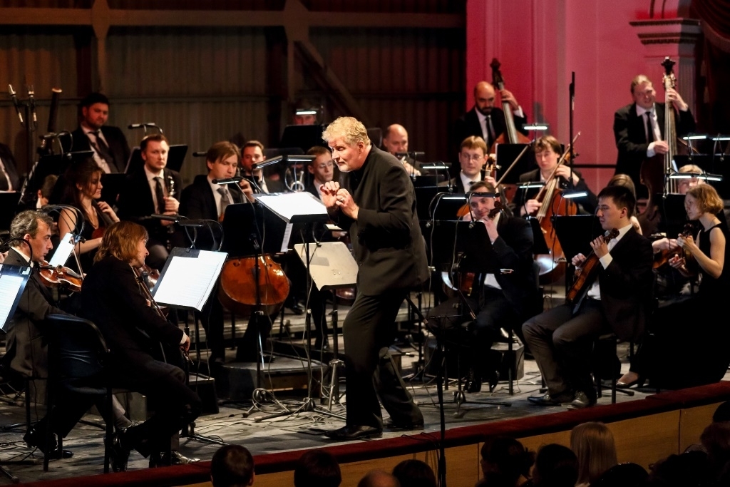 Концерт оркестра musicAeterna. Дирижер — М. Зандхофф