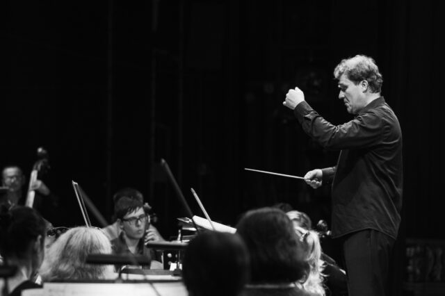 Оркестр musicAeterna даст сегодня первый масштабный концерт в Березниках