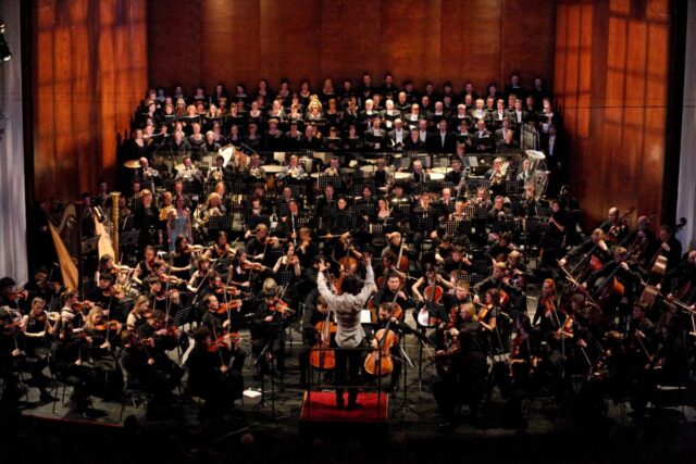 «Опера в церковных одеждах» или каноническая месса — musicAeterna и Теодор Курентзис исполнят «Реквием» Верди