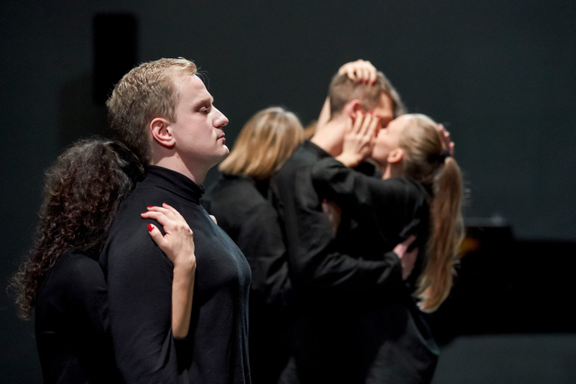 Закрой мне глаза