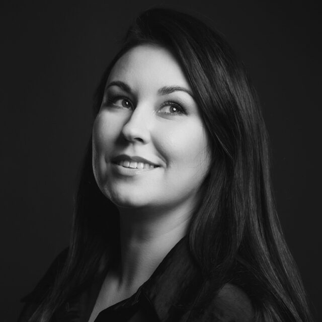 Алина Отяковская