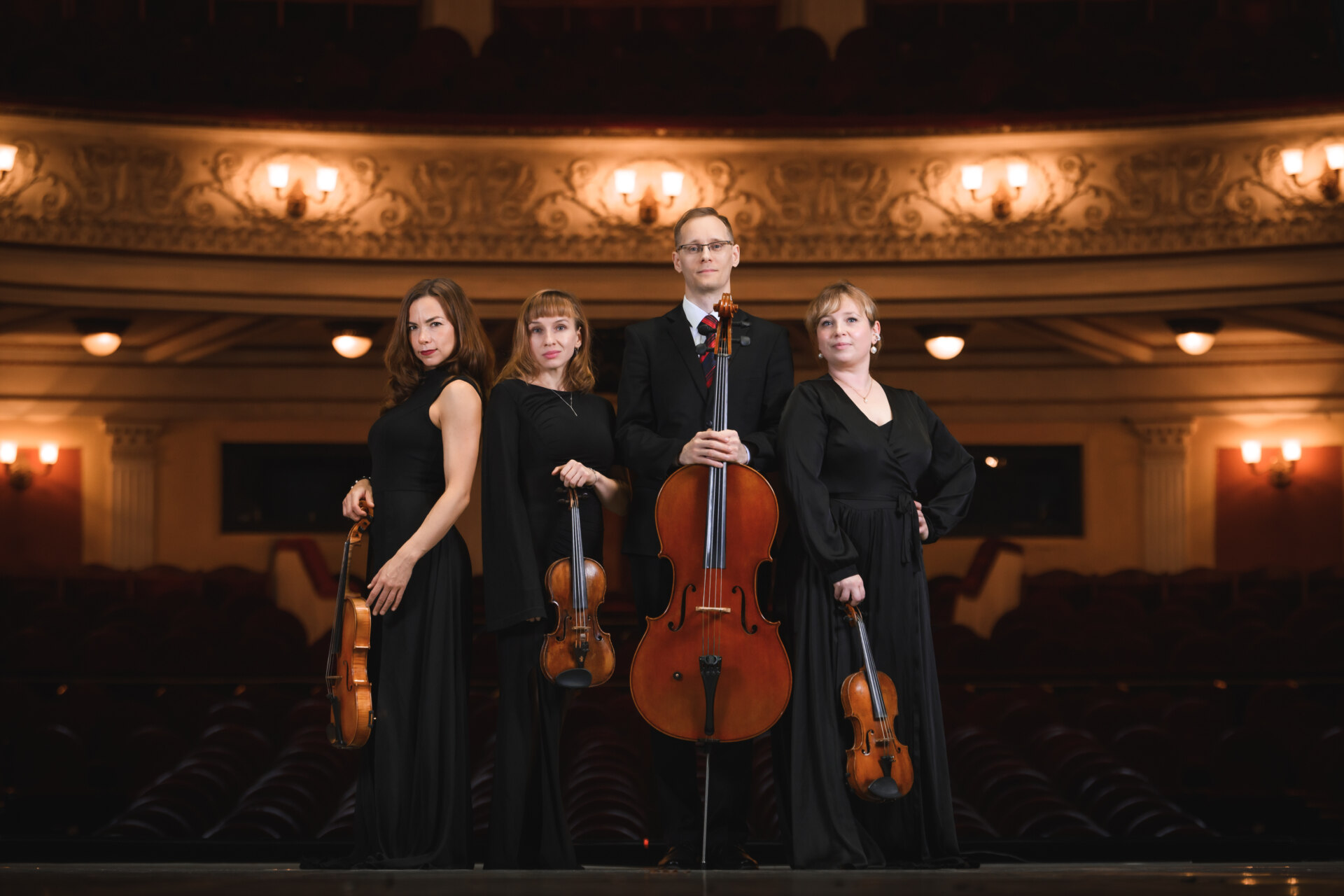 Струнный квартет при свечах. Концерт-энигма солистов оркестра театра